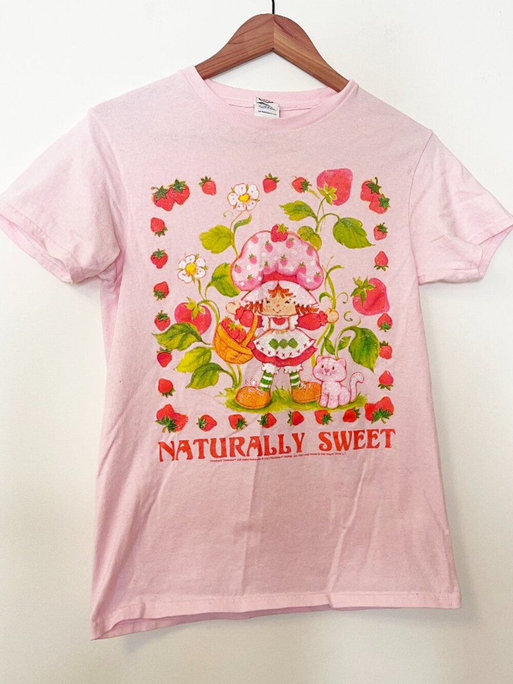 Strawberry Shortcake Naturally Sweet Pink Graphic T-Shirt Size Small